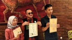 Pengusaha Kondang Dari Semarang Bambang Wuragil Menikah Resmi Tanpa Izin Poligami Dari Istri Pertama & Tanpa Izin Dari Pengadilan Dan Melantarkan Anak Dan Istri Selama 30 Tahun