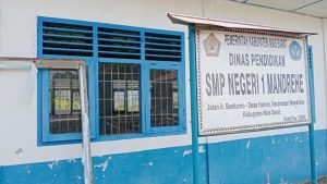 Kapsek SMPN 1 Mandrehe Nias Barat Pertanyakan Ijin Disdik Saat Wartawan Dan LSM Konfirmasi Dana BOSP