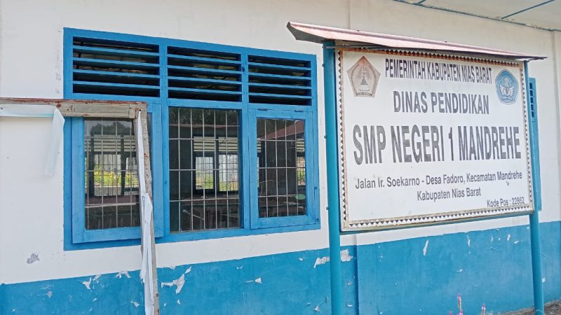 Kapsek SMPN 1 Mandrehe Nias Barat Pertanyakan Ijin Disdik Saat Wartawan Dan LSM Konfirmasi Dana BOSP