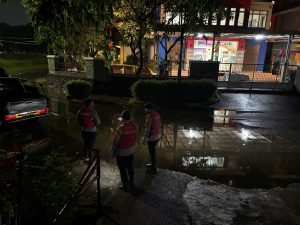 Jaga Jakarta: Brimob Polda Metro Jaya Patroli SAR Antisipasi Genangan Air di Jakarta Timur